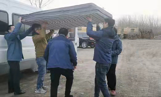 齊心協力，整理物資準備出發